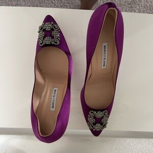 Brand new Manolo Blahnik 105mm never worn before. Runs size. Will fit US 11.